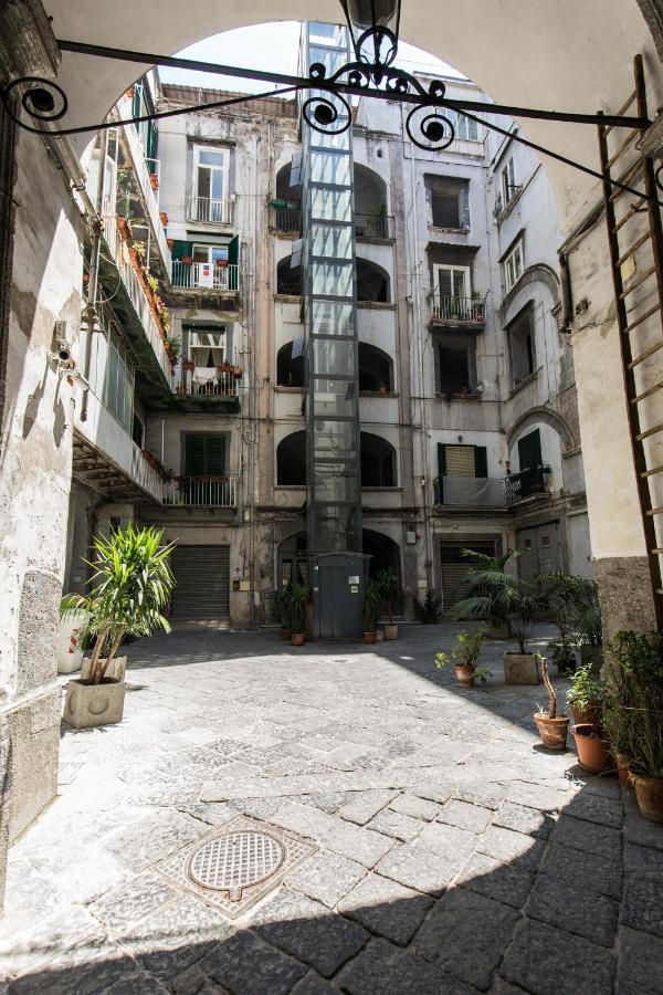 Отель Duetto Al Duomo Неаполь Экстерьер фото
